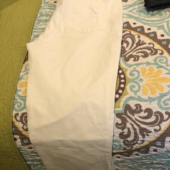 Size 10/30 white distressed gap jeans. NWT - Picture 3 of 5